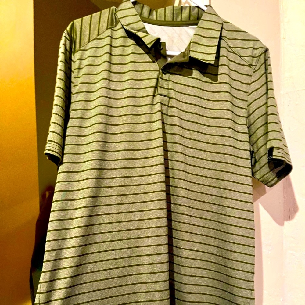 Men’s Oakley Polo Like NEW Size L